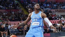 勒布朗·詹姆斯加盟快船与湖人签下班凯罗：新赛季NBA格局巨变